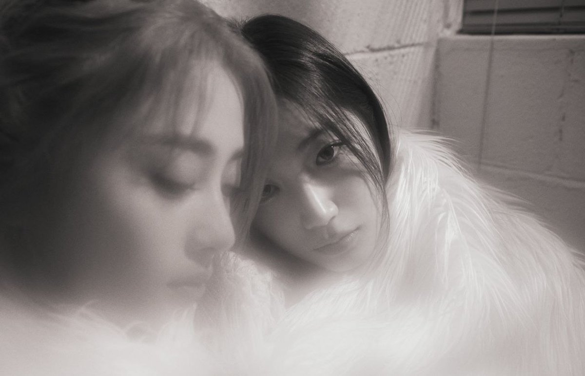 Yizeheo's tweet photo. “a dance of contrasts, like Aphrodite and Artemis divine. one draped in love's silk, the other in moonlit grace, two forces converging, in a celestial ballet, you and I, a cosmic sonnet, night and day..” ୧ ׄׄ  ׅ˓  ♡ ⊹ https://t.co/CiD6G2oZ3a