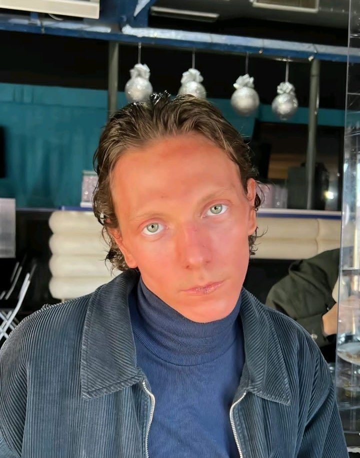 baektairs's tweet photo. que lindos ojos tenes
ay gracias, queres que nos demos un beso? https://t.co/Iq2ZjINA9k