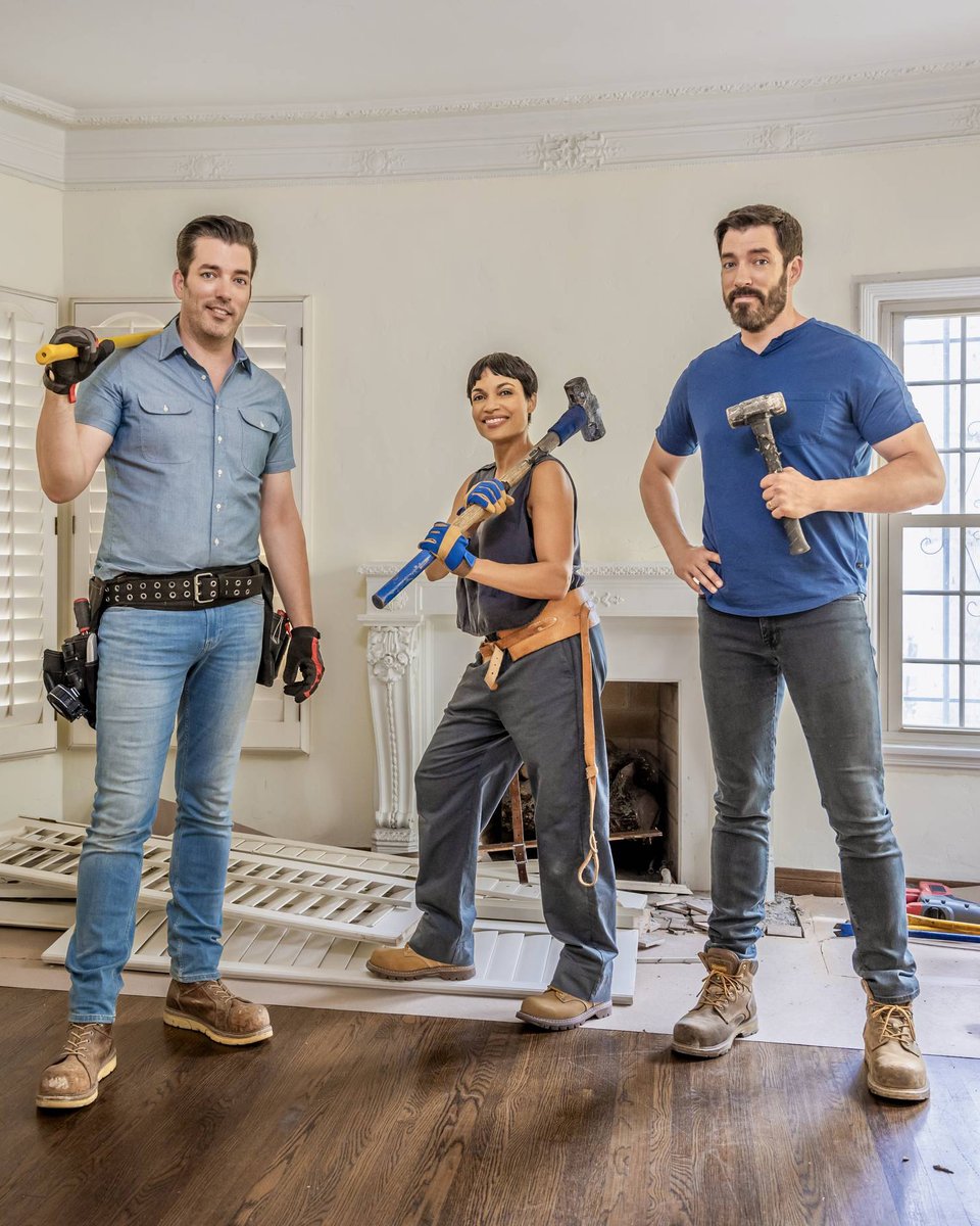 .@rosariodawson trades her lightsaber for a sledgehammer TONIGHT on an all-new episode of #CelebIOU! ⚒️ 🏡
