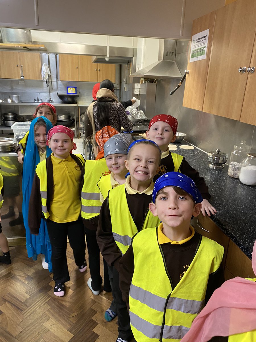EastfieldPSHull's tweet photo. Wow what a lovely morning #3AR and #3E0 had at the Sikh centre today. We learnt about Sikh symbols, traditions and tried some delicious food from the communal kitchen. We were made to feel so welcome and learnt so much about a sacred place. #EPSRW https://t.co/YQTHoGXhiI