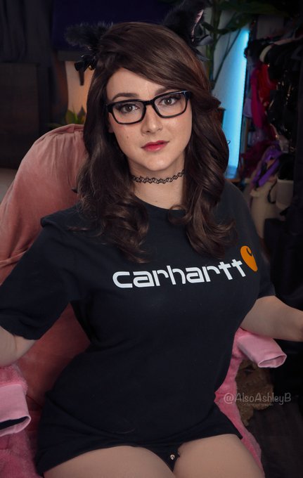 Glasses, yes or no? Also why do they make me look ten years younger ? https://t.co/ACriNKLEsU