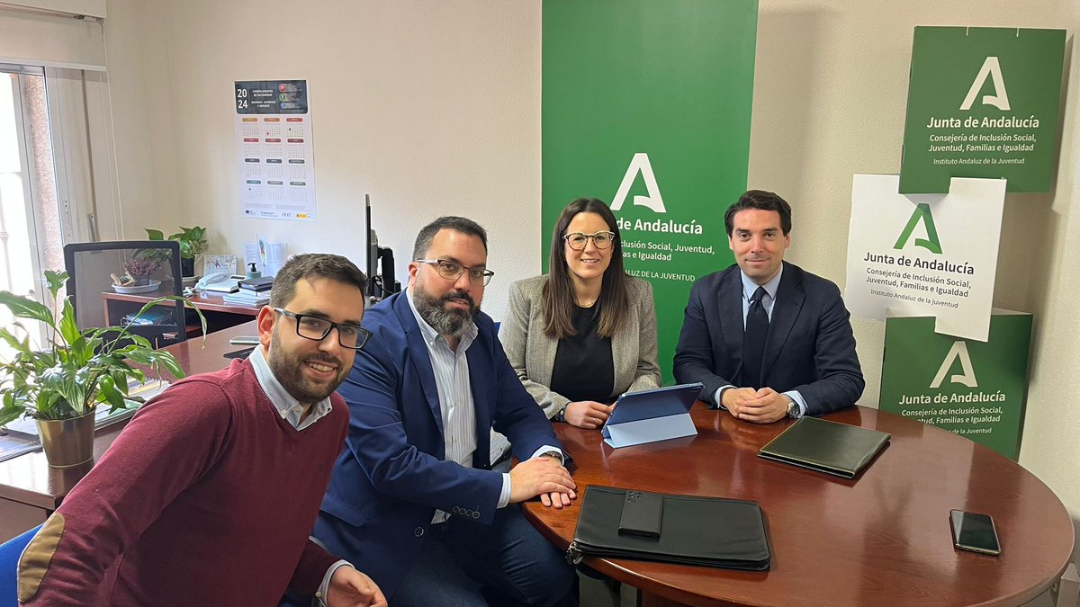 icajaen's tweet image. ➡ La directiva del @GAJJaen se ha reunido con la coordinadora del @IAJuventud en Jaén, Ana González, para mostrar el trabajo que realiza el Grupo y establecer posibles colaboraciones entre ambas entidades.

#AbogadosJóvenes #Jaén #IAJ #Juventud #Formación #Colaboración