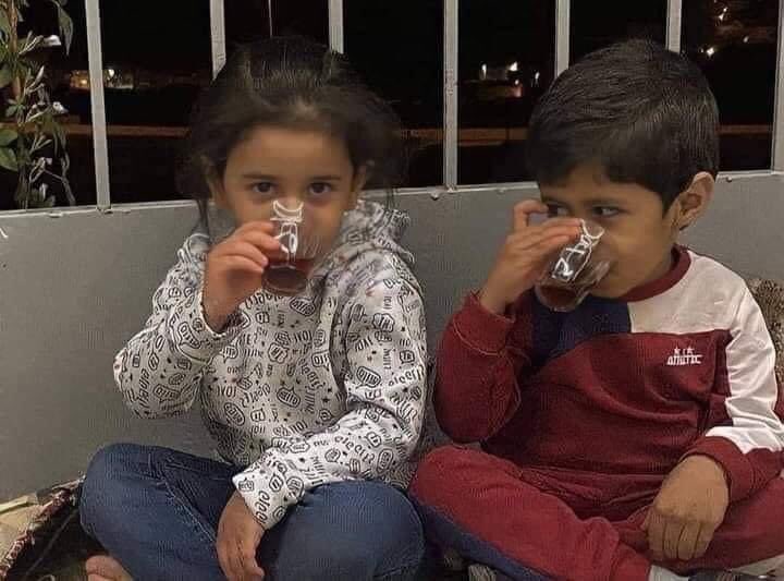 egymeme11's tweet photo. "قالوا: الشاي أو من تهوى؟
قلت: الشاي مع مّنْ أهوى!" https://t.co/oivhXEmjbK