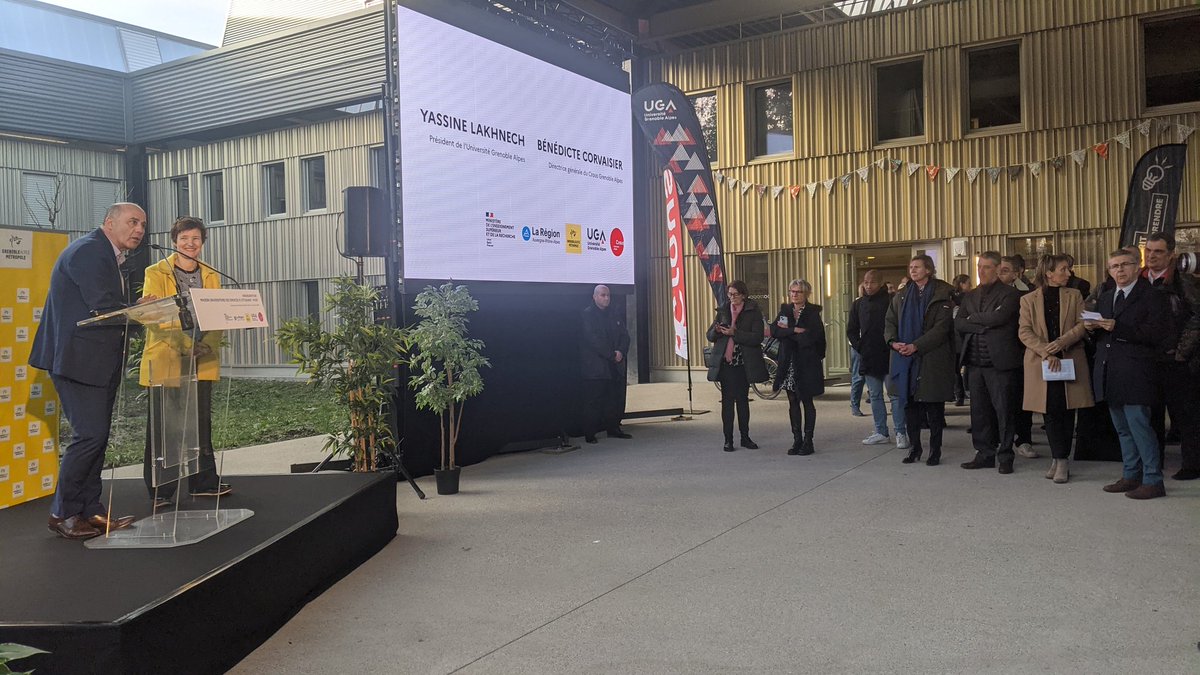 UGrenobleAlpes's tweet photo. #Inauguration ✂️ // #Muse, la maison universitaire des services à l'#etudiant est inaugurée aujourd'hui. 
➡️ Ce projet unique en France 🇨🇵, fruit d'une collaboration exemplaire 🤝 de @UGrenobleAlpes et du  @CrousGrenoble vise à simplifier l'accès des étudiants aux services. https://t.co/MYSyerGv1k