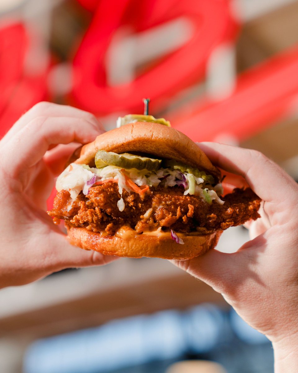 Lunch break at the Factory! This week we’re celebrating @nashvillescene Hot Chicken Week so come see us in Franklin for $7 Sammy and fry deals!

#HattieBs #FactoryAtFranklin
#HotChickenWeek24