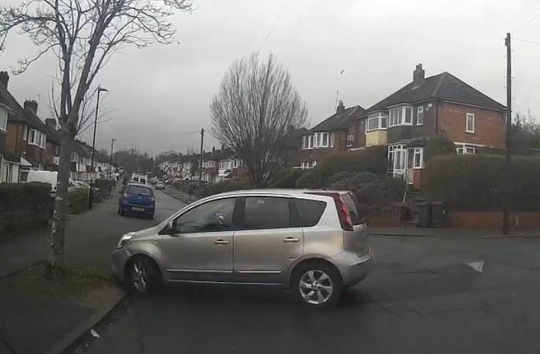 BartleyGreenWMP's tweet image. @BartleyGreenWMP and @QuintonWMP officers today pursued a vehicle that had been stolen overnight on our bordering constituency. Tactical Units making towards, but due to the dangerous manner in which it was being driven, pursuit discontinued. Enquiries continue.... 23111 / 23842