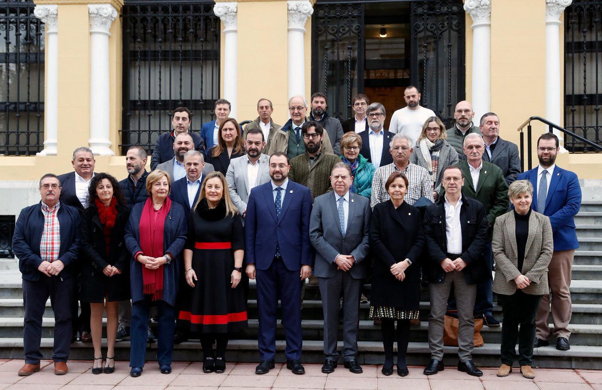 Hoy en Presidencia del Principado dimos paso al nacimiento de la red autonómica de 0 a 3 años, “les escuelines”, contando con la presencia de los Alcaldes y Alcaldesas de los concejos donde abrirán.

A partir de septiembre, irán entrando en funcionamiento las 31 que formarán