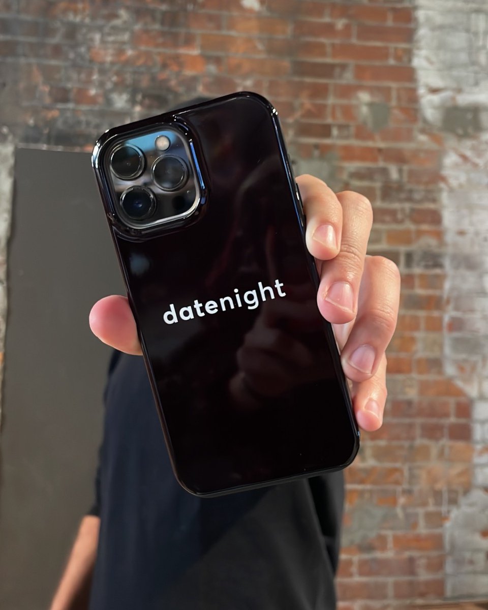 Show off your brand with a custom case courtesy of #GelaSkins! Simply upload your company's logo to our online case customizer and let us help you rep your brand. Link in our bio to create your own 📲