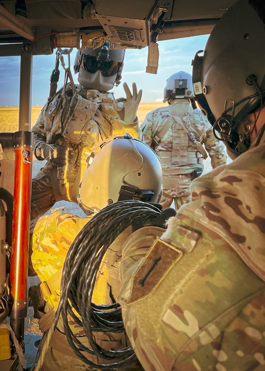 VCorps's tweet photo. Recently, @USArmy Soldiers and aircraft from the 3rd Attack Helicopter Battalion, 1st Aviation Regiment, “Task Force Nightmare,” @1stCAB1ID, attached to #TaskForce82, conducted medical evacuation training in Constanta, Romania. https://t.co/sGZ01aUlm1