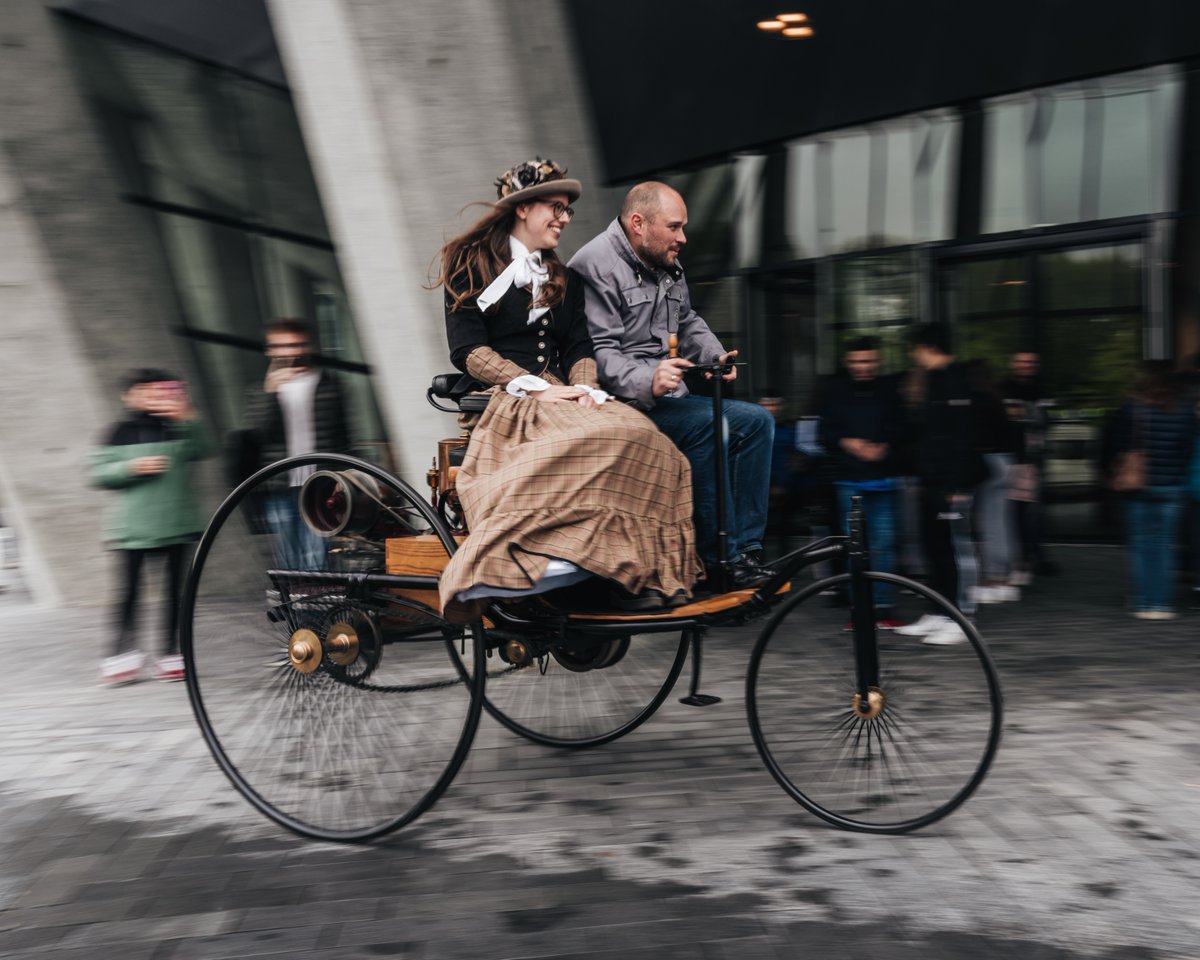 MercedesBenz's tweet image. #DefiningClass since 1886. 138 years ago, we patented the very first car! On January 29th Carl Benz filed an application for a patent on his three-wheeled motor car. Ever since, that day has been considered the birthday of the automobile.

#MercedesBenz #MBclassic @MB_Museum