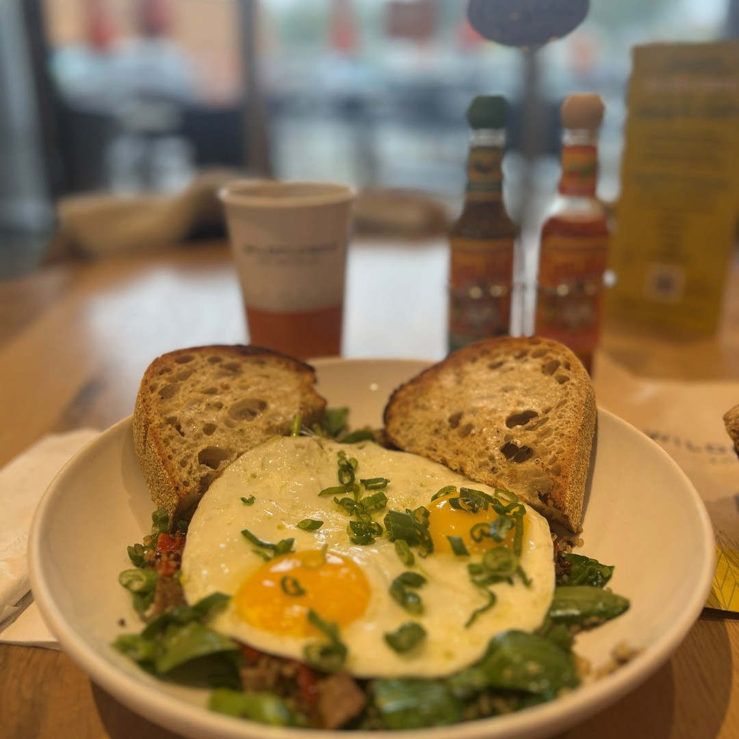 WildflowerBread's tweet image. Live life sunny side up. 😎🌻

Did you know we serve a full breakfast menu of breakfast bowls, sandwiches, pancakes, and more? 😋Breakfast hours are:
Monday-Friday (8AM-10:30AM)🍳
Saturday-Sunday (8AM - 2:00PM)🥞