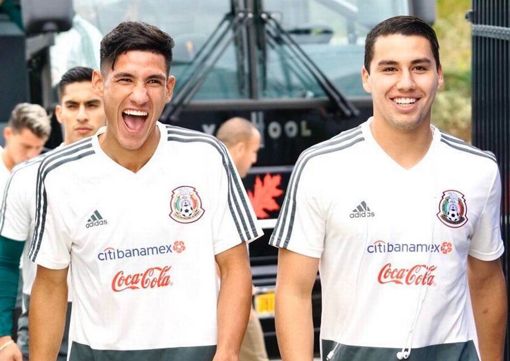 Alberto61422863's tweet photo. La banda derecha de la Seleccion Mexicana 🇲🇽 y Cruz Azul https://t.co/QIpE1npJyo