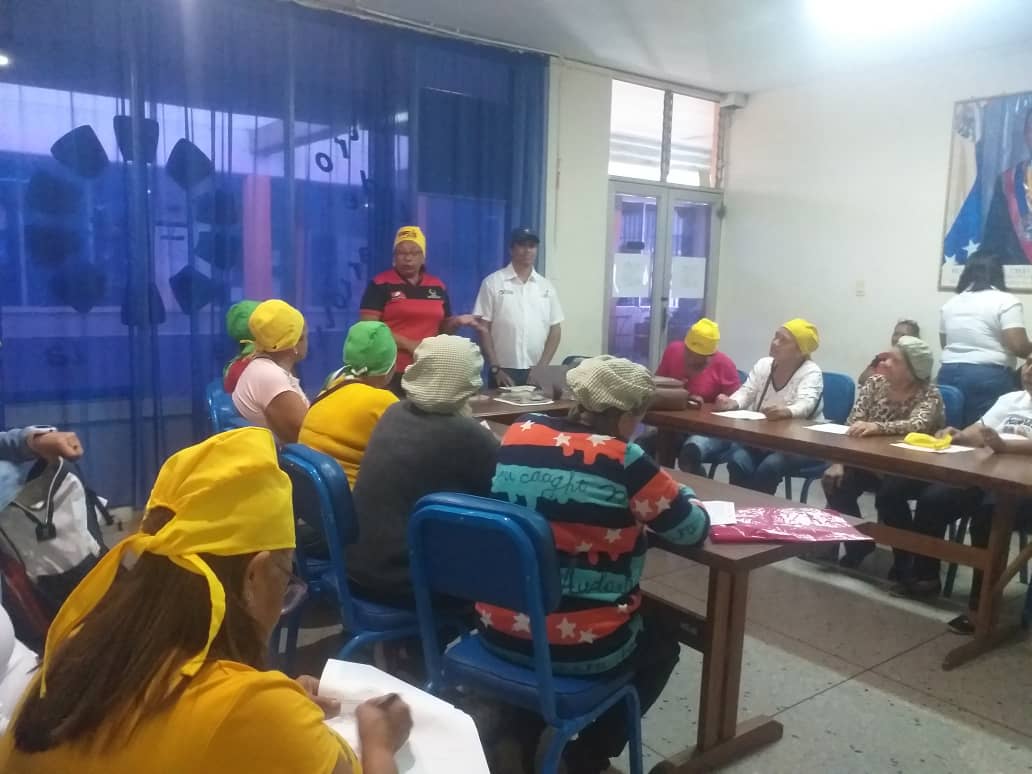 ¡Justicia Social!
#EsNoticia| Gracias a Nuestro Pdte. <a href="/NicolasMaduro/">Nicolás Maduro</a> y  nuestra Ministra <a href="/_LaAvanzadora/">Yelitze Santaella</a> este 29Ene, 50 Cocineros y Cocineras de la Patria de #Yaracuy firman su notificación que las acredita como jubilados(as) de La Cnae
<a href="/pedrodiazg59/">Pedro Diaz</a>
<a href="/gaza1616/">Fuerza, Fe, Esperanza y Amor</a>
#PuebloEstableDePaz