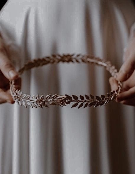 ;                    ❪ Ἀπόλλων ; Apollo. ❫