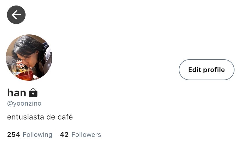 kyeomscake's tweet photo. ☁️ yoon jeonghan
• é dono de uma cafeteira 
• amigo de infância do seokmin 1/3
• é aquele amigo que cuida do resto do grupo e dá bons conselhos, bem pai vibes
• “faça o que eu digo, mas não faça o que eu faço”
• foge de compromisso que nem diabo foge da cruz https://t.co/zrqF0QYpEG
