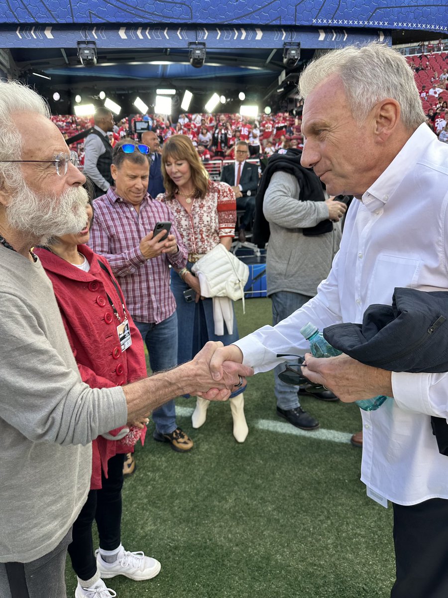 BobWeir's tweet photo. “Niners know how…”
Romeo Okwara - a great dude. I was wishin’ I coulda wished him better luck https://t.co/bk5G1BqwQ9