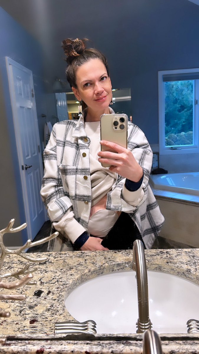 Amy Hart (@barefootostomy) on Twitter photo 𝐀𝐭 𝐭𝐡𝐞 𝐞𝐧𝐝 𝐨𝐟 𝐭𝐡𝐞 𝐝𝐚𝐲…𝐰𝐞’𝐫𝐞 𝐚𝐥𝐥 𝐫𝐞𝐠𝐮𝐥𝐚𝐫 𝐩𝐞𝐨𝐩𝐥𝐞 𝐭𝐫𝐲𝐢𝐧𝐠 𝐭𝐨 𝐦𝐚𝐤𝐞 𝐬𝐞𝐧𝐬𝐞 𝐨𝐮𝐭 𝐨𝐟 𝐚𝐧 𝐢𝐫𝐫𝐞𝐠𝐮𝐥𝐚𝐫 𝐬𝐢𝐭𝐮𝐚𝐭𝐢𝐨𝐧.❤️🩹 Bag: <a href="/Coloplast_US/">Coloplast US</a>
#ostomy #ostomyawareness
#ileostomy #nocolonstillrollin #bodyacceptance 𝐀𝐭 𝐭𝐡𝐞 𝐞𝐧𝐝 𝐨𝐟 𝐭𝐡𝐞 𝐝𝐚𝐲…𝐰𝐞’𝐫𝐞 𝐚𝐥𝐥 𝐫𝐞𝐠𝐮𝐥𝐚𝐫 𝐩𝐞𝐨𝐩𝐥𝐞 𝐭𝐫𝐲𝐢𝐧𝐠 𝐭𝐨 𝐦𝐚𝐤𝐞 𝐬𝐞𝐧𝐬𝐞 𝐨𝐮𝐭 𝐨𝐟 𝐚𝐧 𝐢𝐫𝐫𝐞𝐠𝐮𝐥𝐚𝐫 𝐬𝐢𝐭𝐮𝐚𝐭𝐢𝐨𝐧.❤️🩹 Bag: <a href="/Coloplast_US/">Coloplast US</a>
#ostomy #ostomyawareness
#ileostomy #nocolonstillrollin #bodyacceptance
