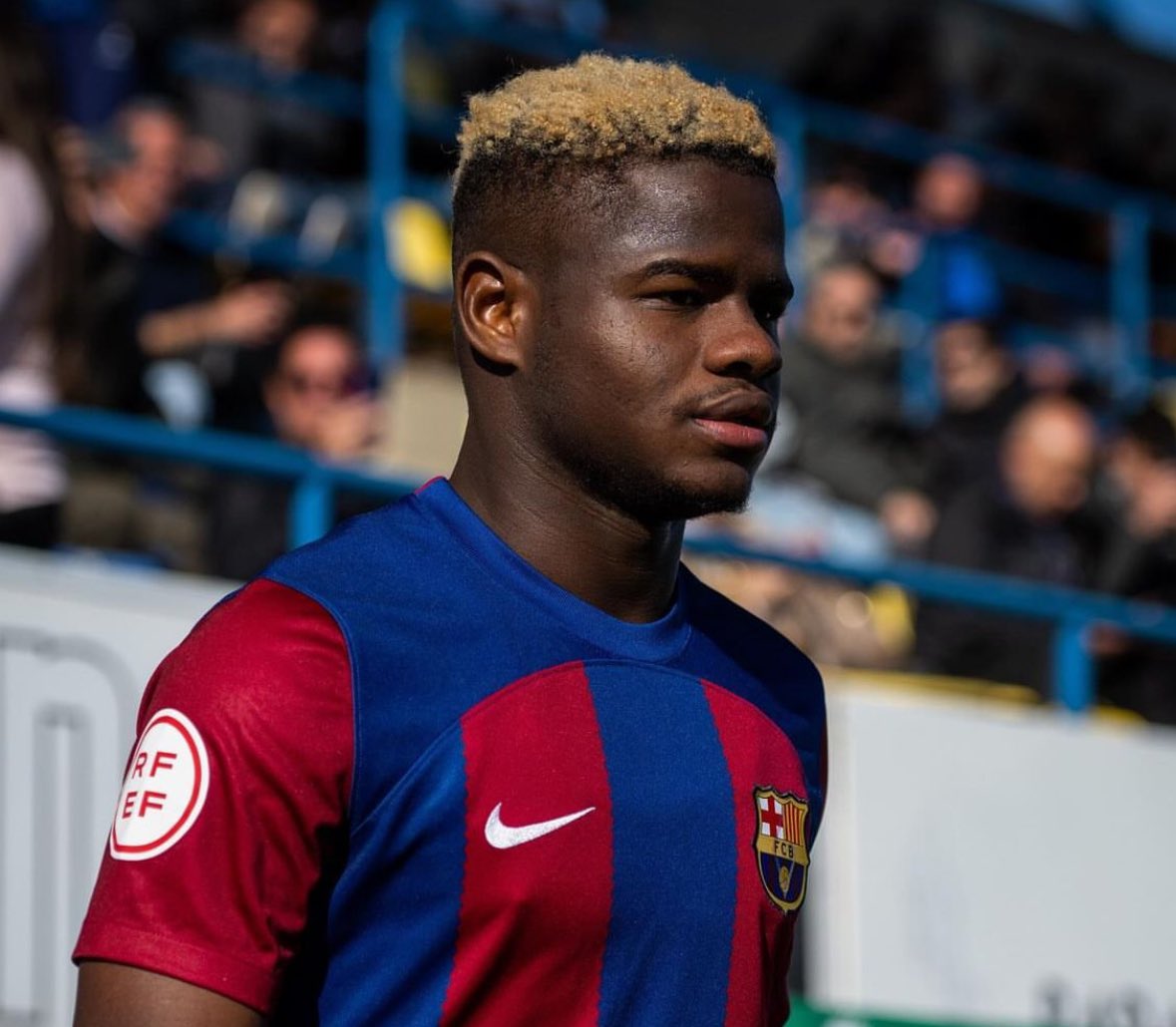 FabrizioRomano's tweet photo. 🚨🟡🔴 EXCL: RC Lens have submitted formal bid to Barcelona for talented 2004 born defender Mikayil Faye.

Loan with obligation to buy proposal — around €8/9m package.

🔵🔴 It’s up to Barça but club position has always been clear until today: all proposals were rejected. https://t.co/p73sFUOLBF