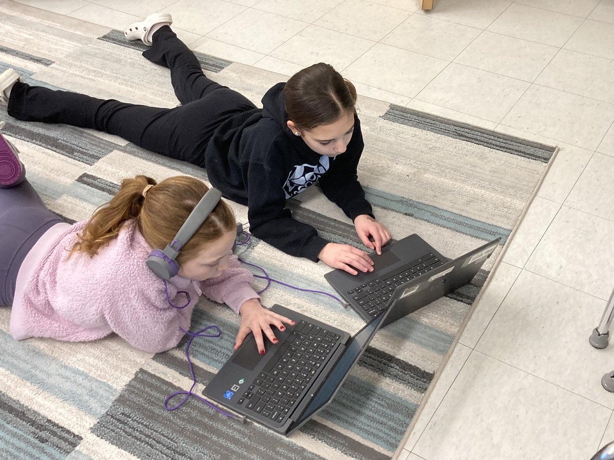 HAYSchoolNorton's tweet photo. Ms. Browne’s and Ms. Williams’s 4th Grade ELA students practicing their skills in their Literacy Reading and Writing Workshop Centers. @missbrowne38 @Miss_Williams__ #HAYNation https://t.co/LZxGgVqq5L