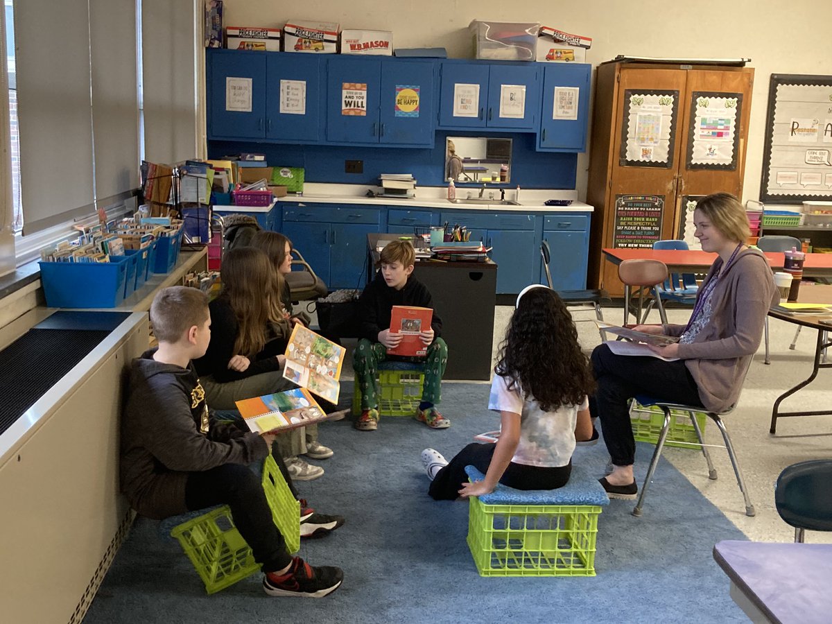 Ms. Browne’s and Ms. Williams’s 4th Grade ELA students practicing their skills in their Literacy Reading and Writing Workshop Centers. <a href="/missbrowne38/">Cecelia Browne</a> <a href="/Miss_Williams__/">Miss Williams</a> #HAYNation
