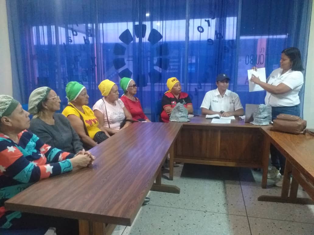 Son ellos el ejemplo de Amor y compromiso en la alimentación de nuestro semillero, gracias por sus años de labor ininterrumpidos, hoy honramos su extraordinario trabajo en nuestra noble Corporación.
<a href="/NicolasMaduro/">Nicolás Maduro</a>
<a href="/_LaAvanzadora/">Yelitze Santaella</a>
<a href="/gaza1616/">Fuerza, Fe, Esperanza y Amor</a>
#PuebloEstableDePaz