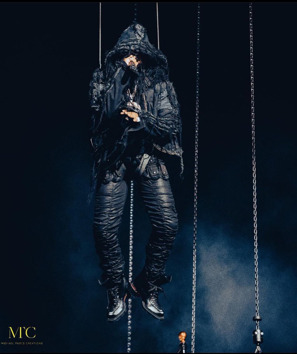 astro_bo1's tweet image. Positive reviews everywhere concerning davido’s concert🔥🤲
#Davido02Arena #DavidoatO2