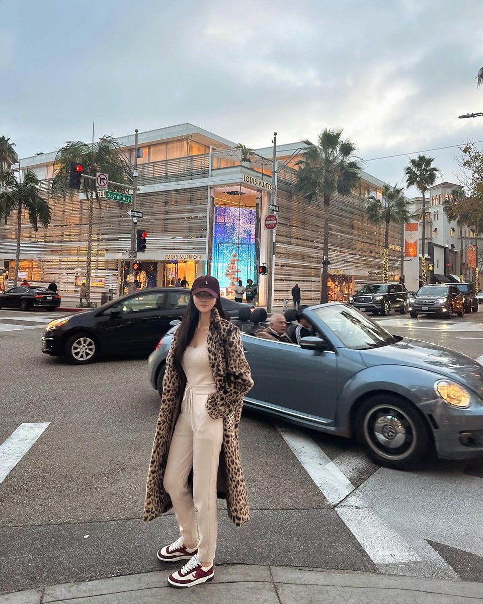 Heejim002's tweet image. #회사 쉬는 날 쇼핑하러 간 패션디자인💖