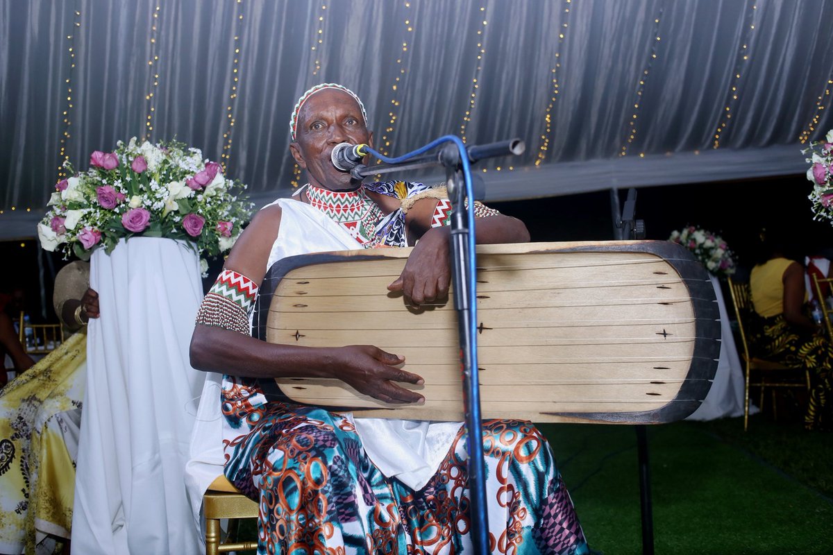 niragira_olympe's tweet photo. Do you want a live #inanga performance so that you can rest well in your evening time or do you want to learn how to play this mythical instrument? #Torobeka is here to amaze you. Just let me know if you want to reach him. https://t.co/Syji6CxHkq