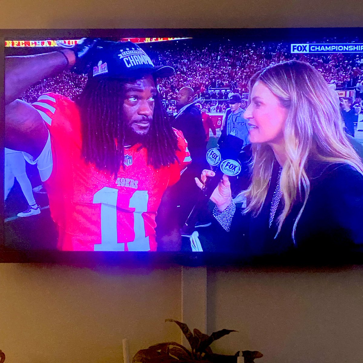 marilena_az's tweet photo. I lost massively in the my #FantasyFootball league! But, I’m feeling a bit vindicated this morning bcuz my team roster included local kid #BrockPurdy and one of my favorite #SunDevils, #BrandonAiyuk #BA11! That’s gotta be worth something! Right?! #AskTheCommish #MondayMood https://t.co/7xna3xUtaC