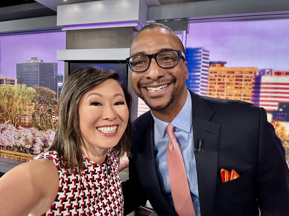 susantran's tweet photo. #3ThingsIDidntKnow about #DCNewsNow reporter @leonardnfleming: batted 1.000 one season as a kid, his late-father played sax in jazz band at the start of the music genre, and he has an extensive Marvel & DC comic book collection that includes The Death of Superman series. https://t.co/KVniVY5qBf