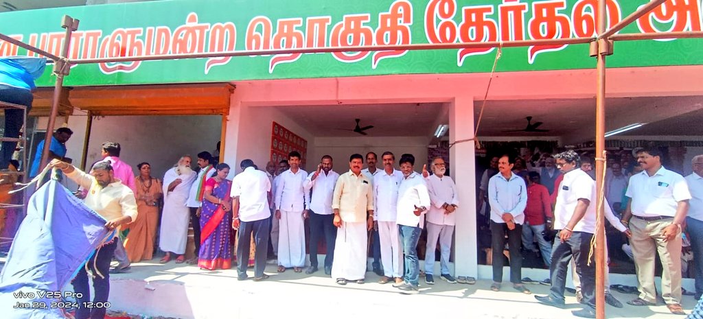 KaruNagarajan's tweet photo. அகில பாரத மகளிர் அணி தலைவி திருமதி @VanathiBJP சீனிவாசன் எம்எல்ஏ அவர்கள் இன்று தென் சென்னை நாடாளுமன்ற தொகுதி தலைமை தேர்தல் அலுவலகத்தை சென்னையில் திறந்து வைத்தார் @JPNadda @blsanthosh https://t.co/1dpfekoFvp
