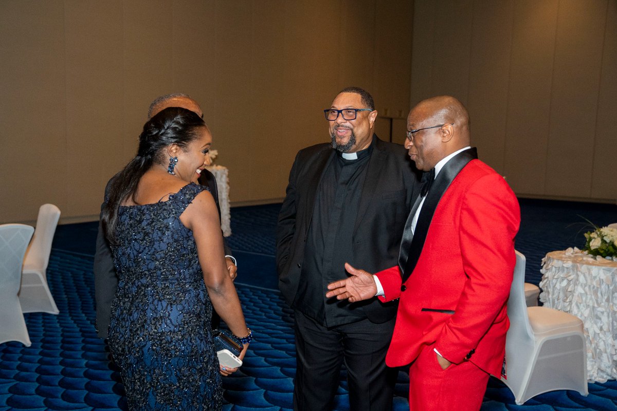 PintardMP's tweet photo. 50 shades of red. #RedCrossBall https://t.co/xaf2SRiakz