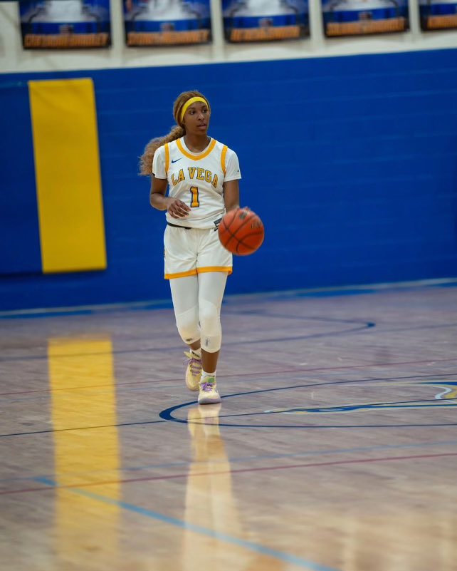 MiMi_Will15's tweet photo. C O N S I S T E N T‼️
#2 in the nation according to Max Preps in 3️⃣’s made 🎯
42% FG, 43% from 3, 86% FT on the season 🏀🔥
#NotDoneYet #ItsPersonal #10Left https://t.co/YYFlGExOSo