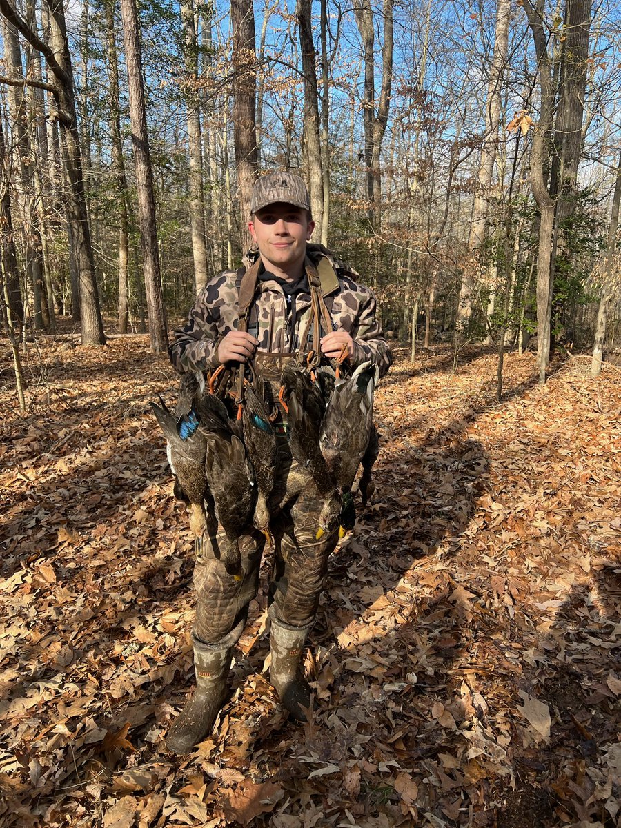 GrilesEthan's tweet photo. The last couple of hunts were some to remember! Thankful for everyone who made it happen. https://t.co/7D80kJAr3p