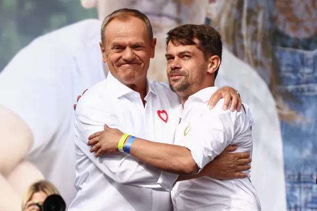 Vito82488734's tweet photo. Przypominam, że matoła Kołodziejczaka z politycznego niebytu wyciągnął Tusk i postawił na piedestale robiąc ministrem rolnictwa. Te wszystkie Bodnary, Nowackie, Sienkiewicze, Kotule, Lubnauery etc. uwłaczają powadze Rzeczpospolitej. Chamstwo i durnota, to wizytówka tego rządu. https://t.co/CL05dEbqhX