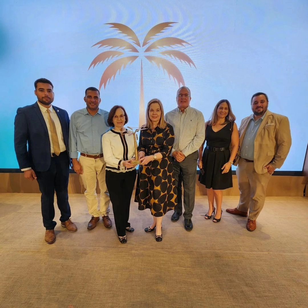 jesusglzmar's tweet photo. Recibimos la Palma de Oro en la categoría Innovación Verde en la Gran empresa. 
Gracias Grupo Melo por confiar en @neoenergypa y ser pioneros en la industria usando energía solar térmica en sus procesos industriales. https://t.co/JtI8ZK4k09