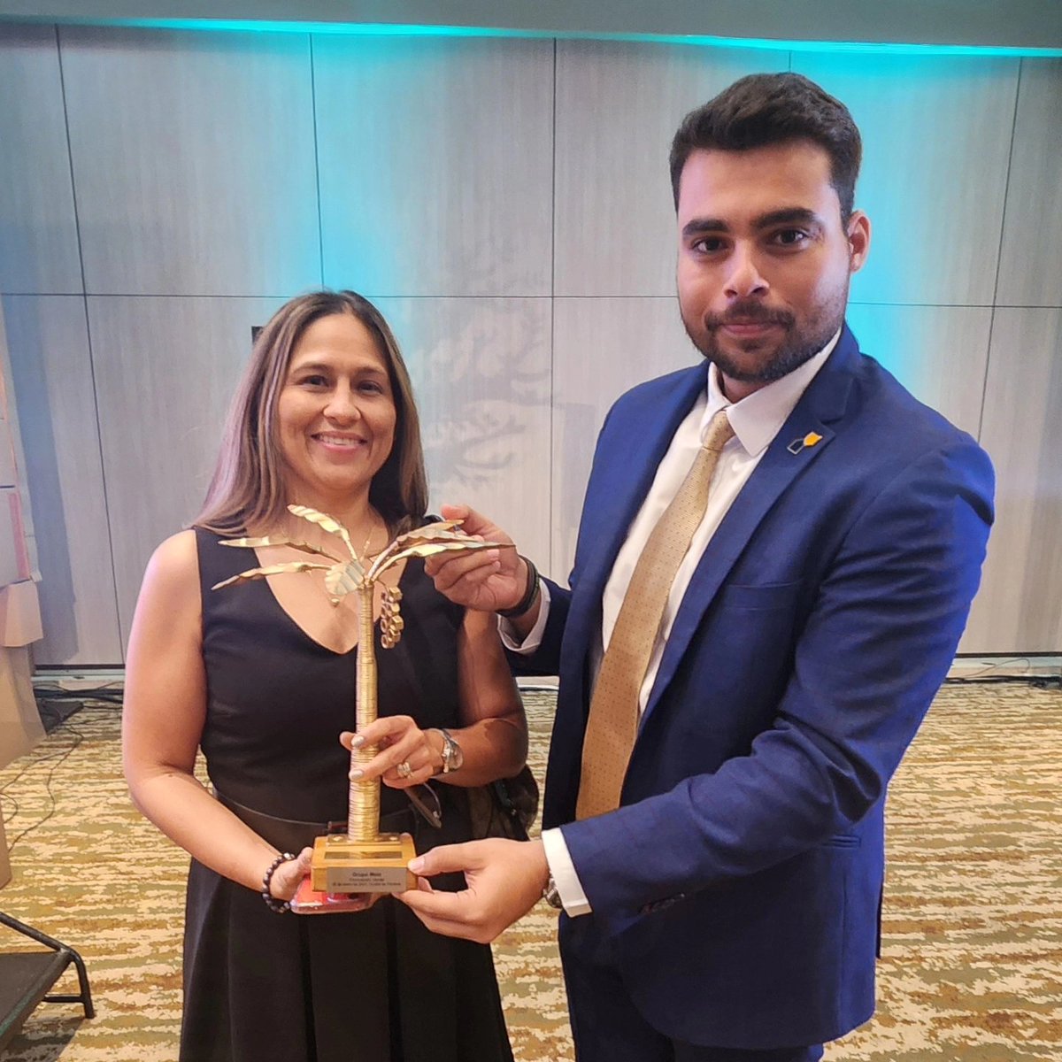 jesusglzmar's tweet photo. Recibimos la Palma de Oro en la categoría Innovación Verde en la Gran empresa. 
Gracias Grupo Melo por confiar en @neoenergypa y ser pioneros en la industria usando energía solar térmica en sus procesos industriales. https://t.co/JtI8ZK4k09