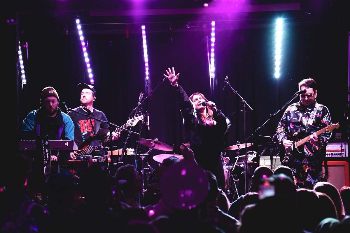 SpaceBaconMusic's tweet photo. Thank you #Vermont!!! What an amazing night to an absolutely packed house at the #SnowBarn at #MountSnow. We hope you all enjoyed our selection of 80s songs as much as we did, huge thanks to our special guests Jesse Stocker and Elizabeth Elle. Photo by Billy Murray https://t.co/tbf591ZggT