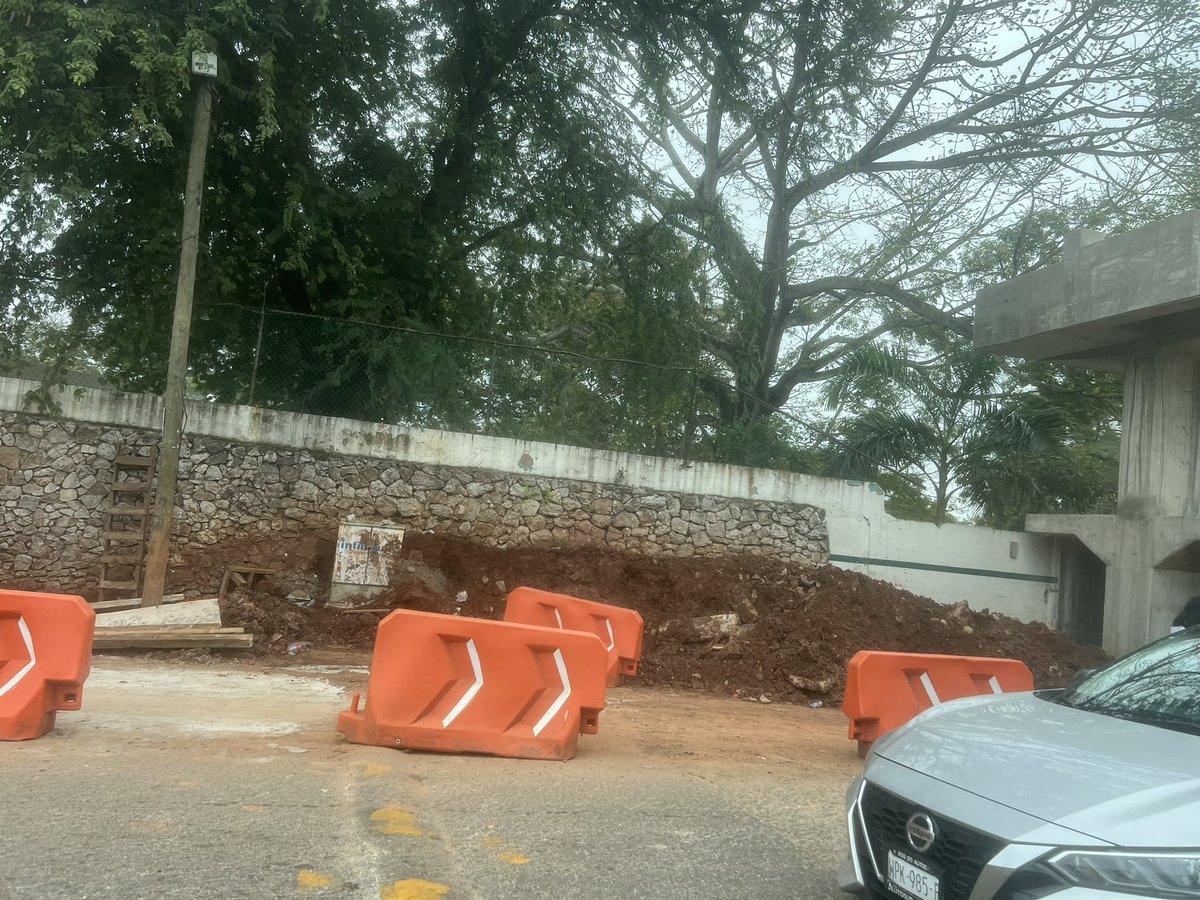 Hoy iniciamos ciclo escolar y hace más de seis meses  <a href="/SOTOP_Tab/">SOTOP Tabasco</a> ofreció que en dos estaría lista la obra hoy los trabajos se parecen a la puerta de Alcalá “ahí están viendo pasar el tiempo” les solicito de manera respetuosa cumplan y evitemos un accidente !!!