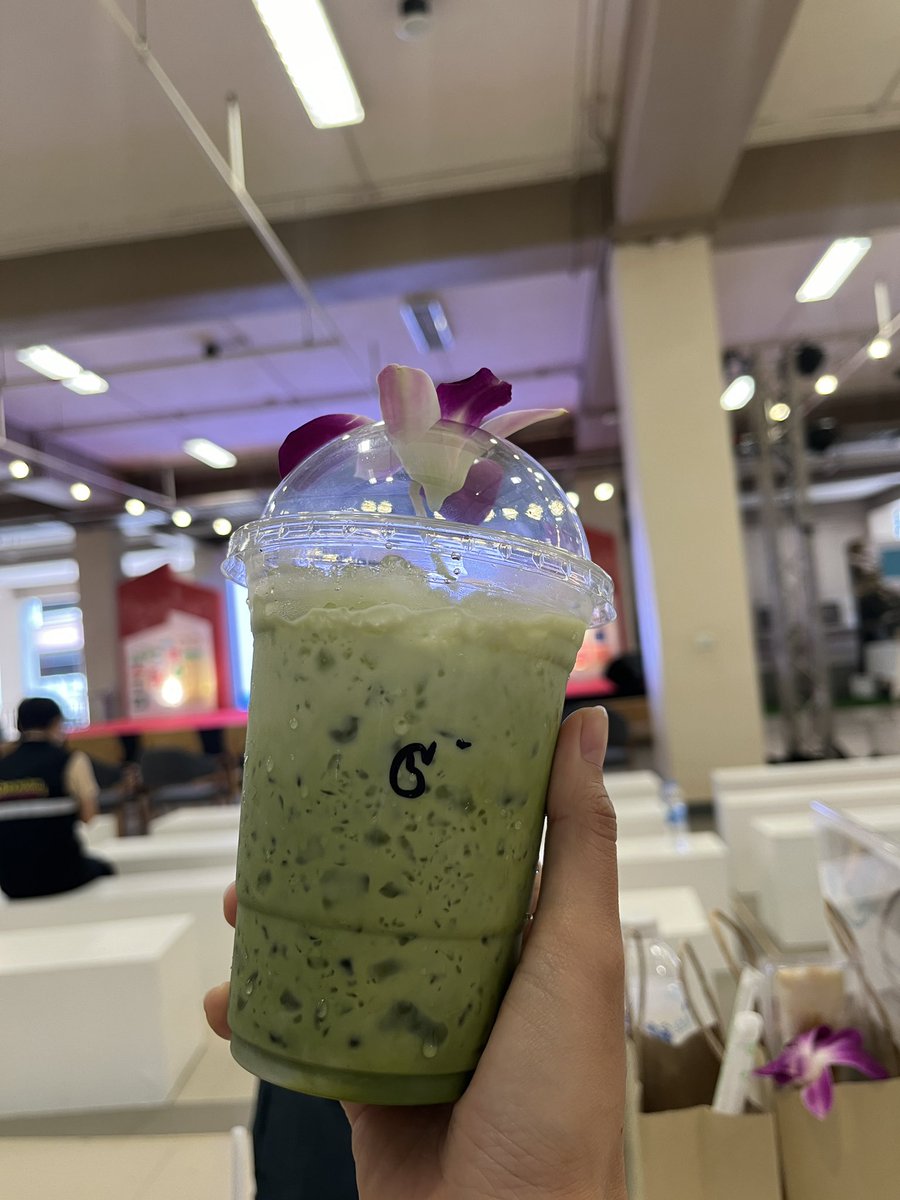 KUNGUNnow's tweet photo. วันนี่เหนื่อมากไหม?
.
.
ลองกินอะไรที่ชอบ
เปิดเพลงที่ร้องได้บ้าง
และลองยิ้มให้คนในกระจกสัก 1 ช็อต https://t.co/iBda9kSBOz