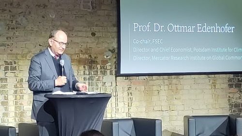 The Food System Economics Commission (@fsecommission) on Twitter photo "Farmers who create carbon sinks should be rewarded", says #FSEC Co-Chair and <a href="/PIK_Climate/">Potsdam Institute for Climate Impact Research PIK</a> Director Ottmar Edenhofer.
See how we can ensure that food systems contribute to reaching the 1.5°C goal here 👇
foodsystemeconomics.org "Farmers who create carbon sinks should be rewarded", says #FSEC Co-Chair and <a href="/PIK_Climate/">Potsdam Institute for Climate Impact Research PIK</a> Director Ottmar Edenhofer.
See how we can ensure that food systems contribute to reaching the 1.5°C goal here 👇
foodsystemeconomics.org
