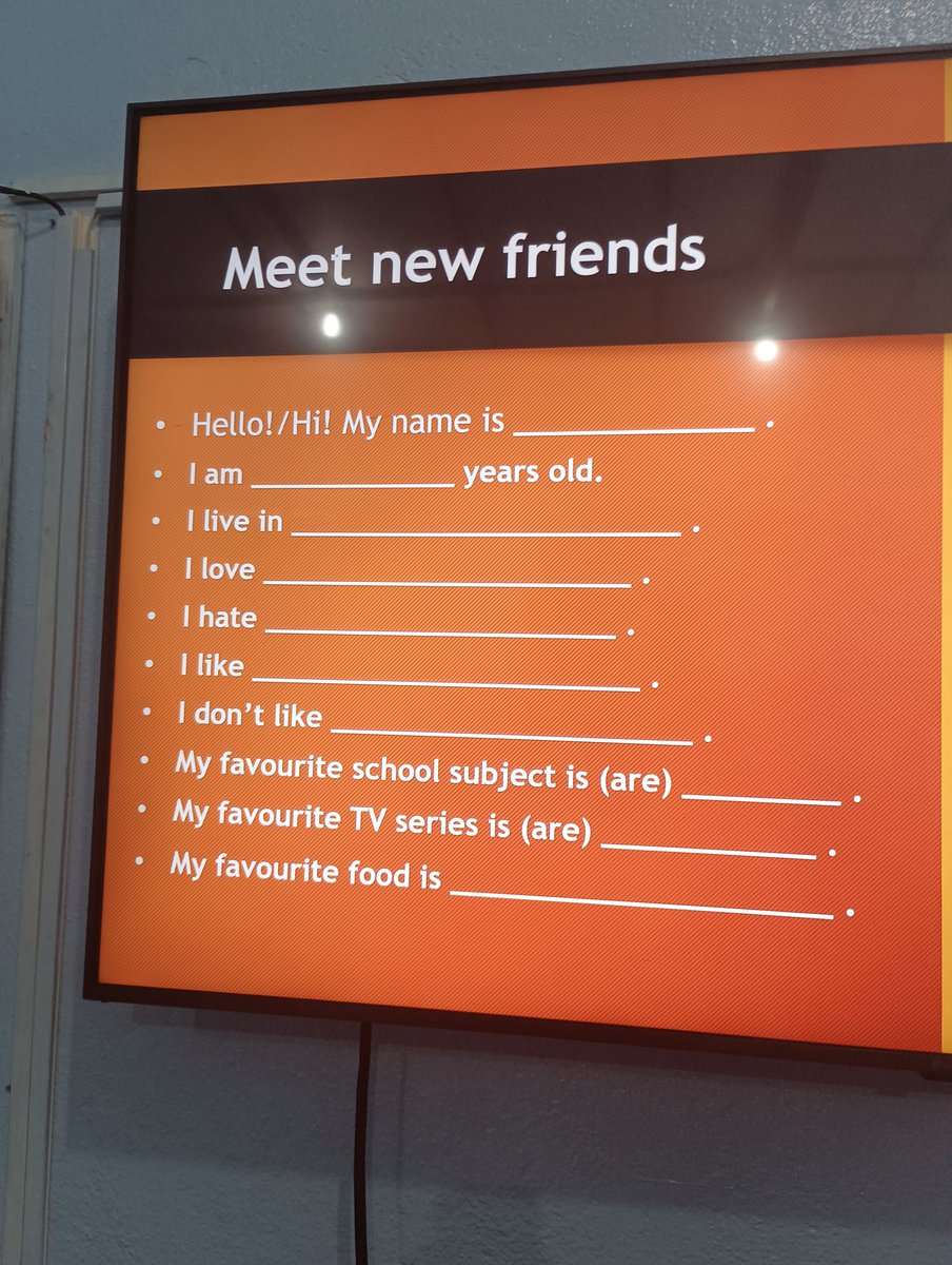 sofstudyy's tweet image. Primeiro dia de aula e já tem ""atividades"" e pesquisa, pelo menos é fácil