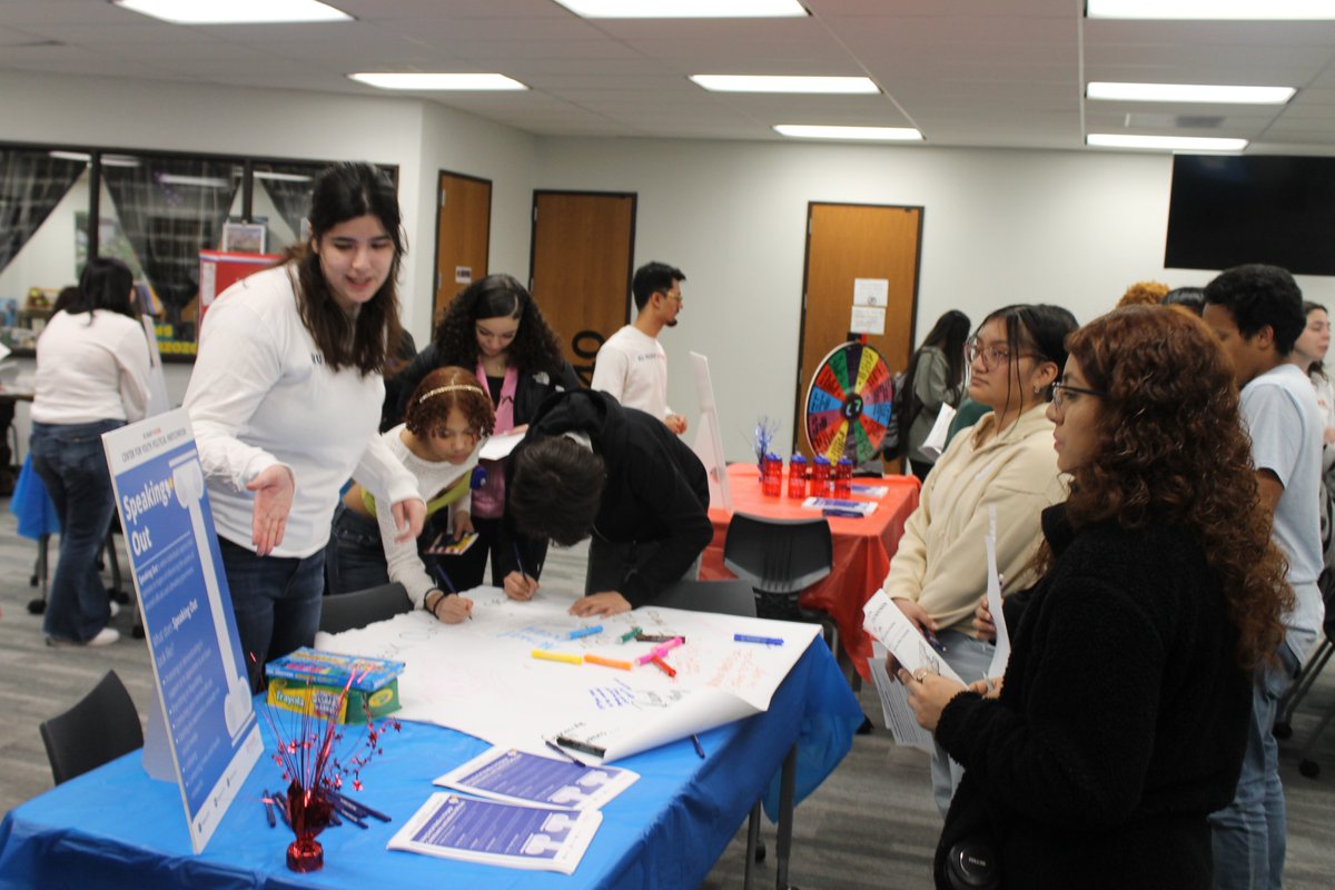 RutgersCYPP's tweet photo. Thank you @mcmagnetschools for allowing us to host an RU Ready Civics Fair at the Piscataway campus for World History, US History I, and US History II students. 

Our @RutgersNB  undergraduates &amp; staff enjoyed showcasing the ways young adults could participate in politics. https://t.co/ECkhOnTJpX