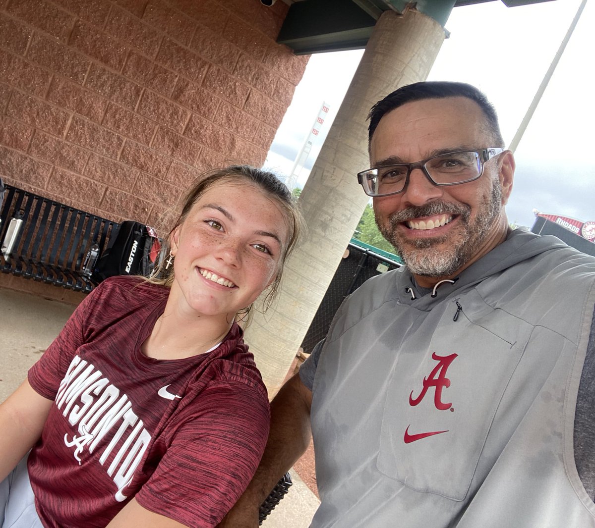 Join freshman pitcher Jocelyn Briski and I at Baumhowers tonight for “Hey, Coach!” 6 pm #RTR #BAMASB