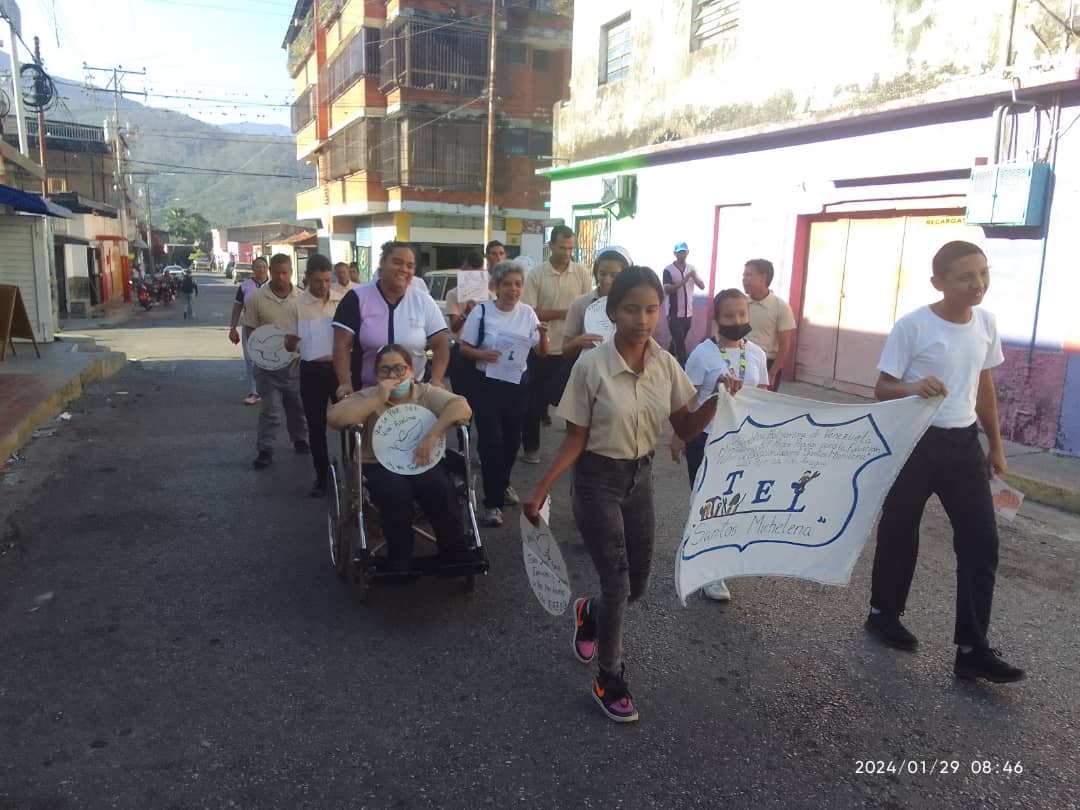 TEL Santos Michelena 
Municipio Las Tejerías 
realizó caminata y poema sobre Día Escolar de la Paz, Convivencia 
y no Violencia. 
#PuebloEstableDePaz
<a href="/NicolasMaduro/">Nicolás Maduro</a> 
<a href="/_LaAvanzadora/">Yelitze Santaella</a> 
@MPPEDUCACION 
@PiedadQuintana1 
<a href="/Soykarinacarpio/">Karina Carpio</a>