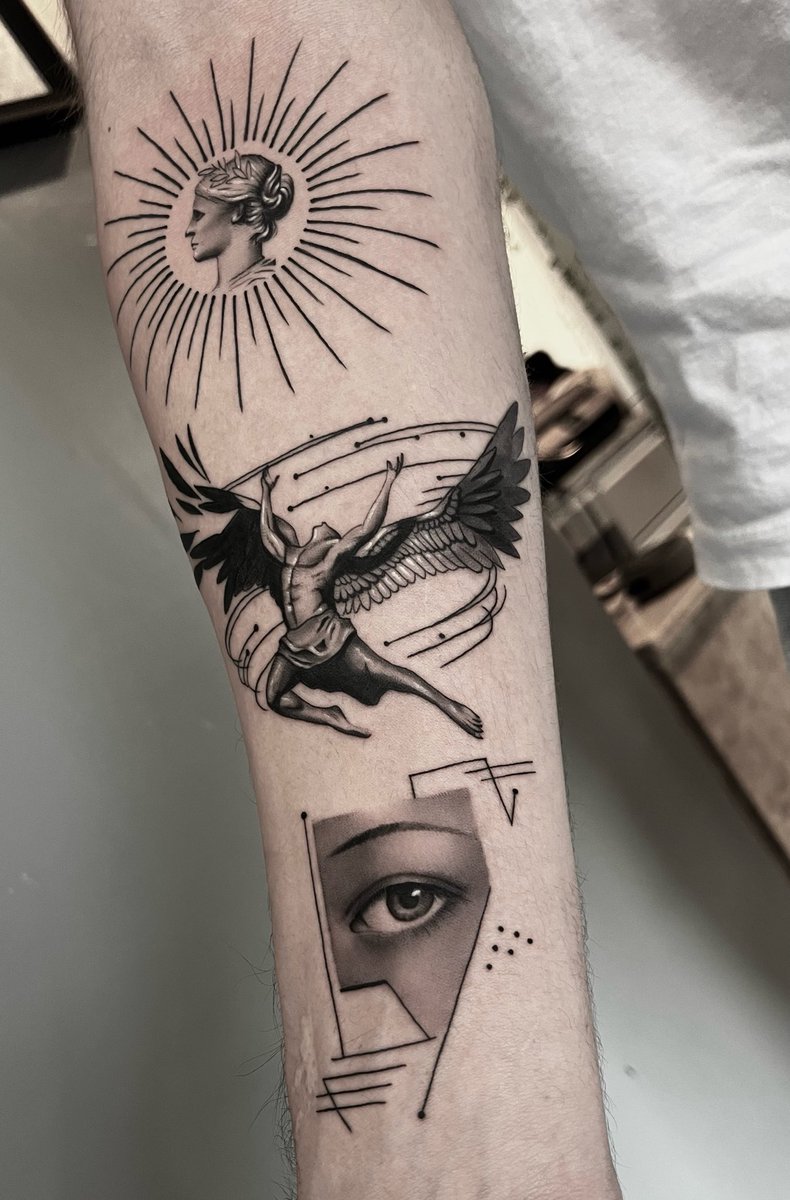 robgrotth's tweet photo. aproveitando a polemica da karen bachini com as tatuagens, essas são as minhas e eu quero biscoitos https://t.co/bzDsM8R7hX