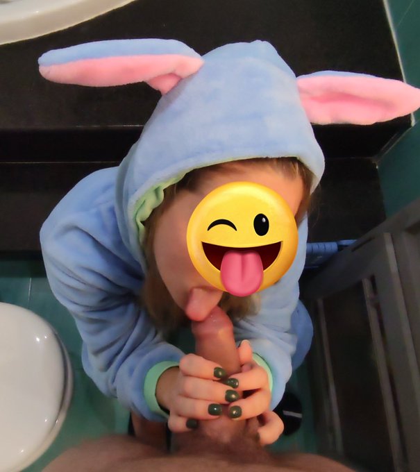 Os gusta mi pijama? 😋😋😘😘 https://t.co/3YpRHZE7jo https://t.co/KPFh80WaVv