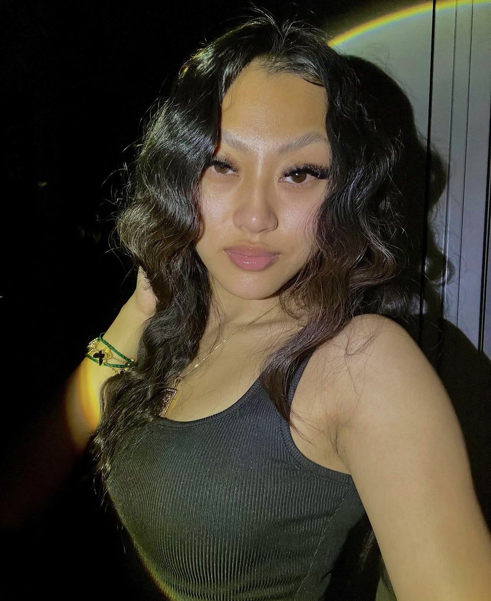 simplysamone__'s tweet image. All eyes on @veecibaby as she shows off her #SIMPLYSÁMONE lipgloss 💎🩵. We love a Client Cam 😍 , don’t be afraid to tag us in your beautiful selfies 🫶🏽🩵.
