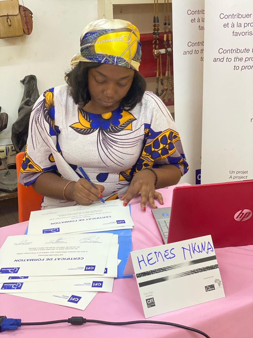 #FactcheckingTraining
En tant que formatrice, aux cotés de <a href="/PMfenjou/">Pountougnigni Mfenjou Arouna</a> , dans le cadre du projet #TalkPaix, j’ai entretenu la semaine dernière, à Garoua, 10 jeunes influenceurs de la société civile de la région de l’#ExtrêmeNord du Cameroun.
Les modules portaient entre autres sur