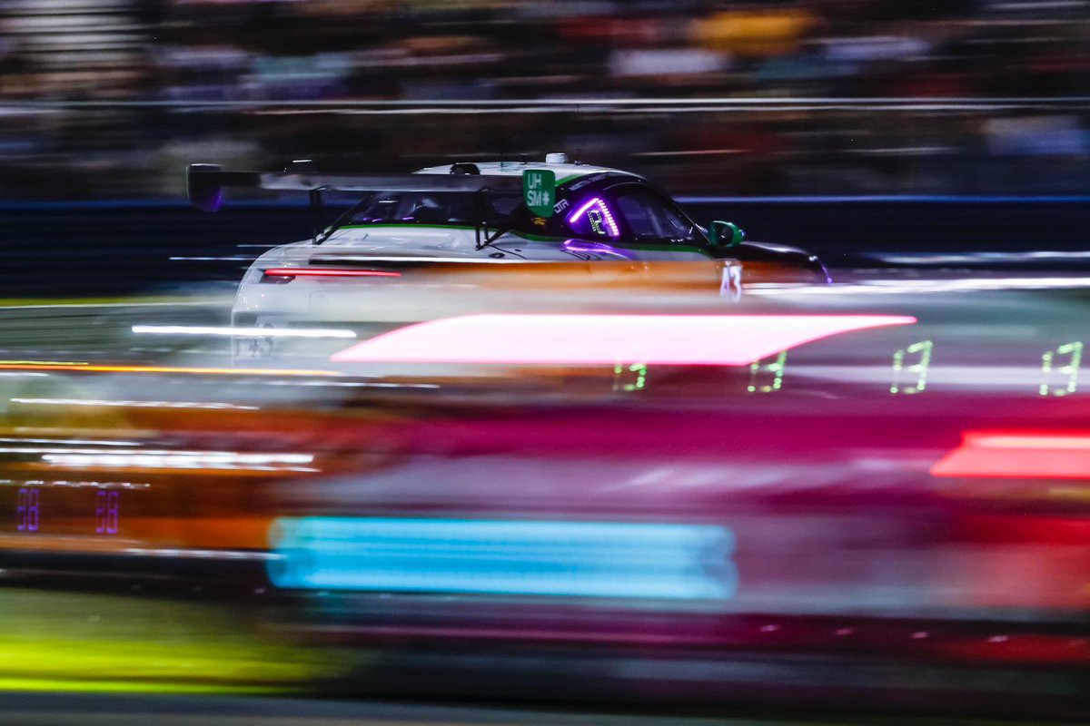 About last night 🔥 🇺🇸

#Porsche #Daytona #Rolex24 #raceday #mondaymood